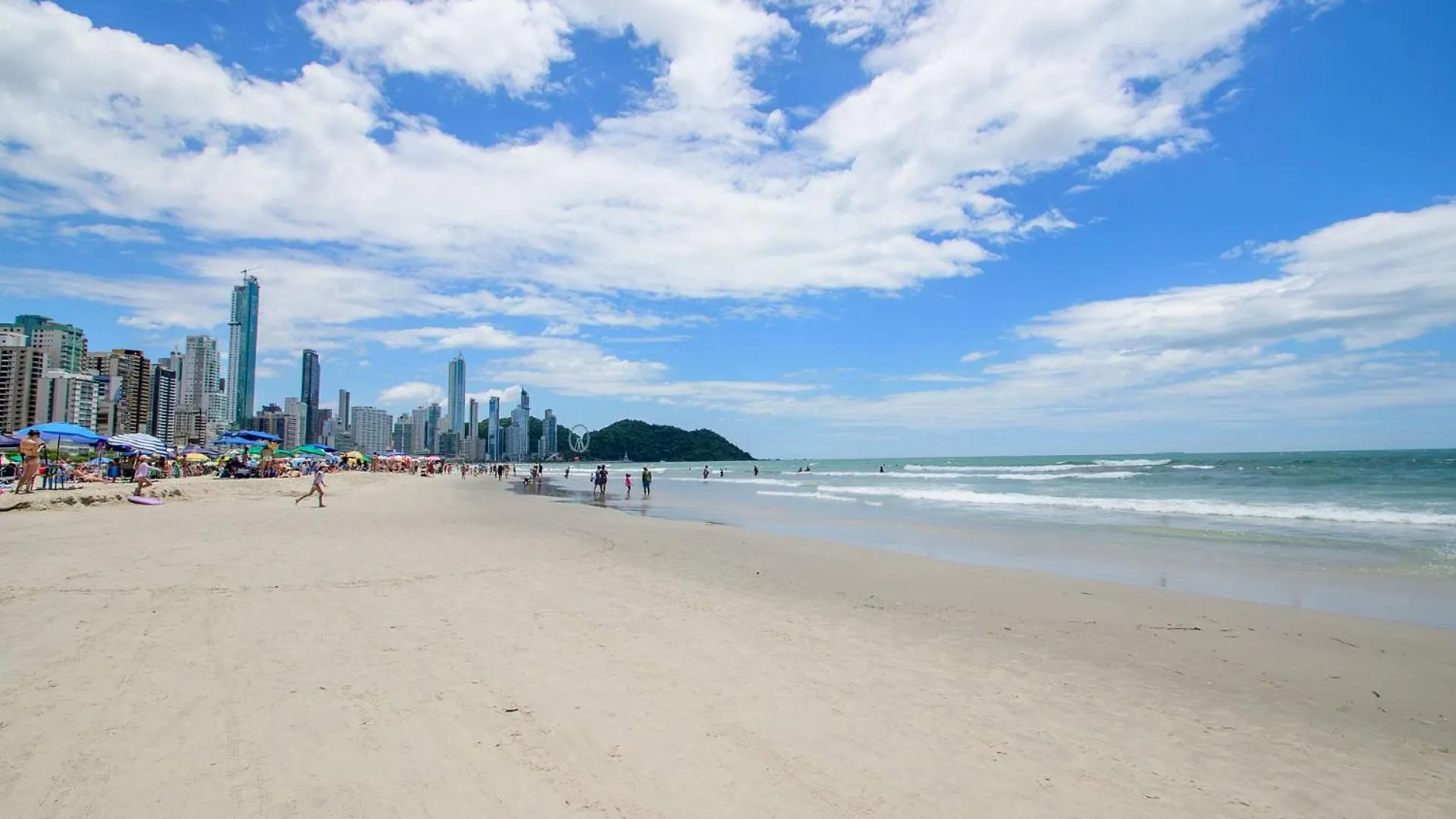 Apto A 200M Da Praia Em Balneario Camboriu Hc1357 0*,  ברזיל
